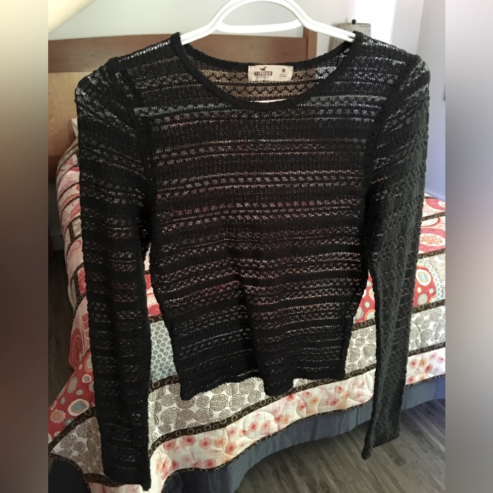 Hollister charcoal grey crochet cropped long sleeve, size medium